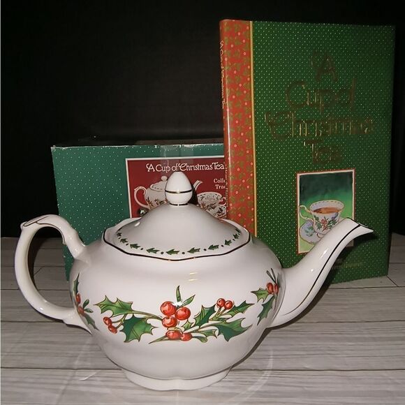 A Cup of Christmas Tea Coffee or Tea Pot Waldman House Teapot & Book By Tom Hegg - Picture 3 of 11